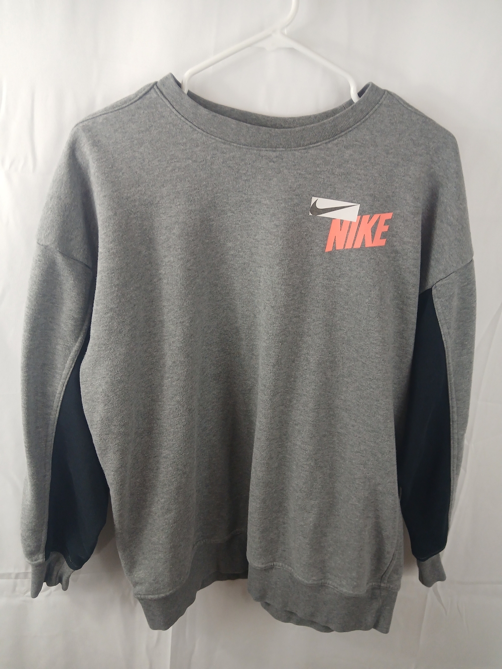 Nike Men’s Grey Pullover Sweatshirt with Pink Logo